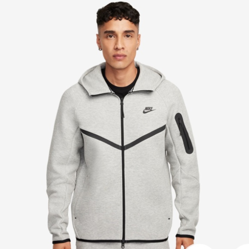 NWT Nike Sportswear Tech Fleece 2-piece Hoodie/Shorts - Dark Grey Heather